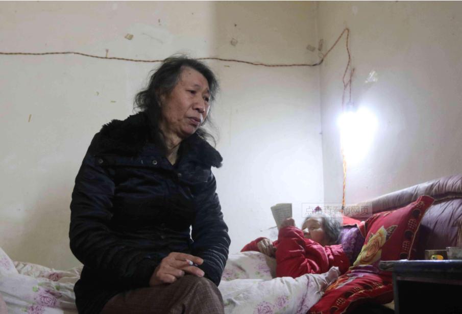 61岁怪大叔扮女人,41岁大叔假扮女子