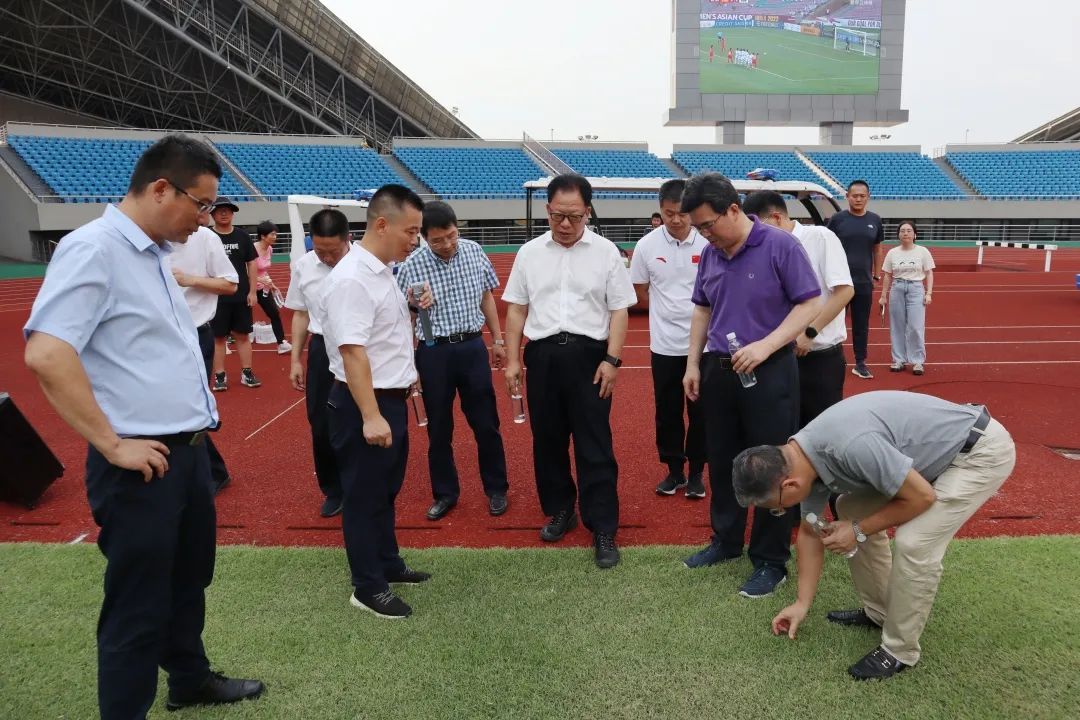 省亚运工作领导小组副组长、综合办公室主任,宁波市政协原主席杨戌标一行调研金华市体育中心