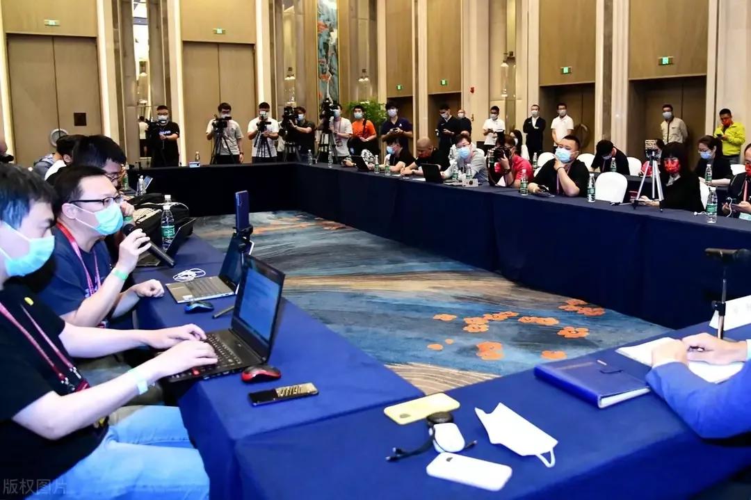 常住国外的媒体人被禁言,中国足球一个“乱”字解释不了,综述