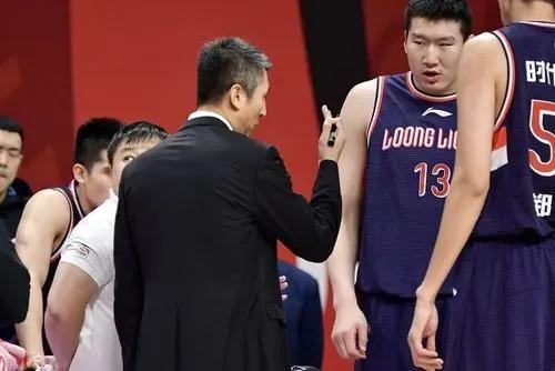 2022辽宁男篮球迷看球,辽宁男篮现场观赛视角