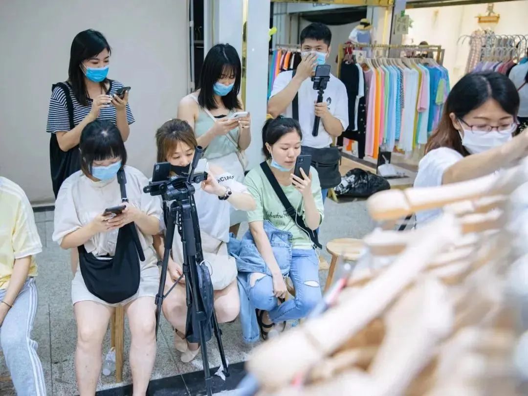 香港明星来广州探店,香港明星来到大陆的反应