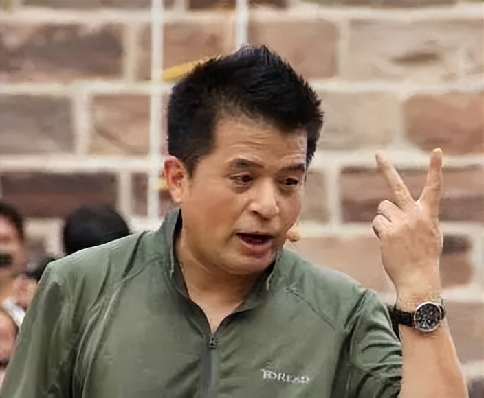 64岁毕福剑近况曝光！曾祸从口出被央视开除，如今竟成了如此模样