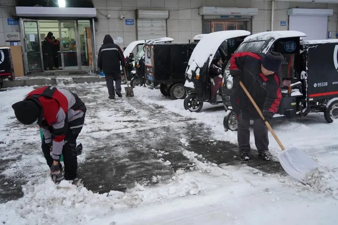 一粒救命药、一本教科书，顺丰“速度”背后的“温度”