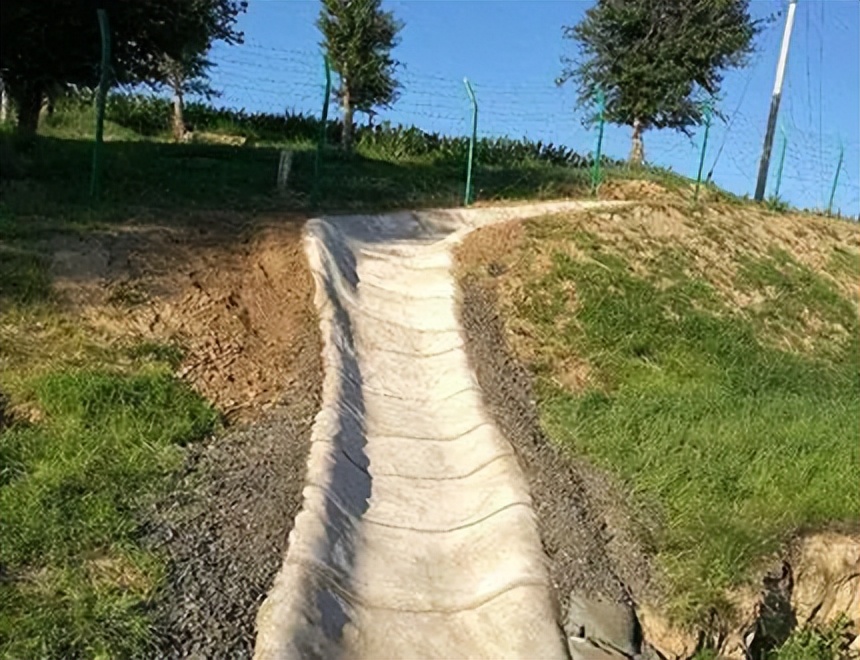 这个不起眼的材料，让你的池塘、水池、蓄水池、临时池变成金矿！