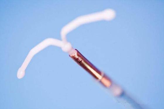 节育环不取出来，会长进肉里吗？妇科医生：最晚别超这个年龄取出