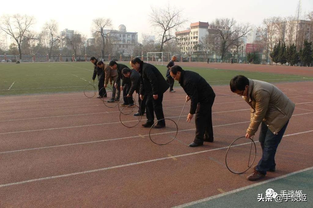 这个致敬魂系作品的大型移植手游，满足你在手机上抖M的欲求