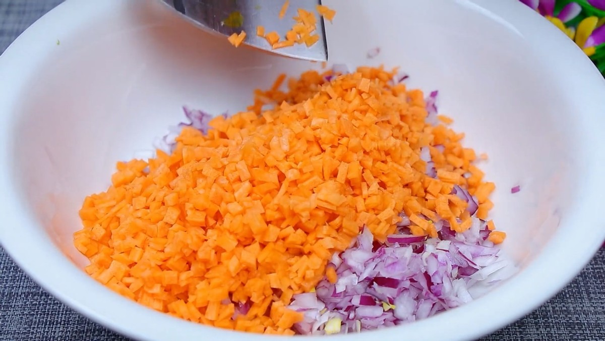 人体缺少哪种维生素会白头发,人体缺什么维生素会长白发