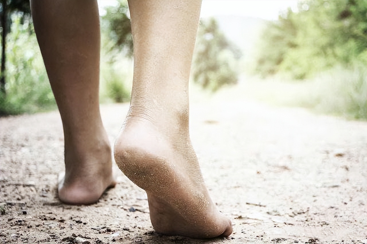 鞋底骑车环球旅行最新视频,鞋子男款