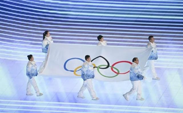 冬奥会开幕式羽绒服火出圈,冬奥会开幕式羽绒服大比拼