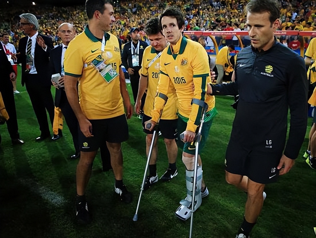 比赛如何防止脚踝受伤,脚踝扭伤怎么处理足球