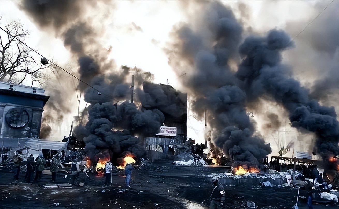 俄军即将攻城？车臣总统缴获乌军装甲车后高调炫耀：进城阅兵