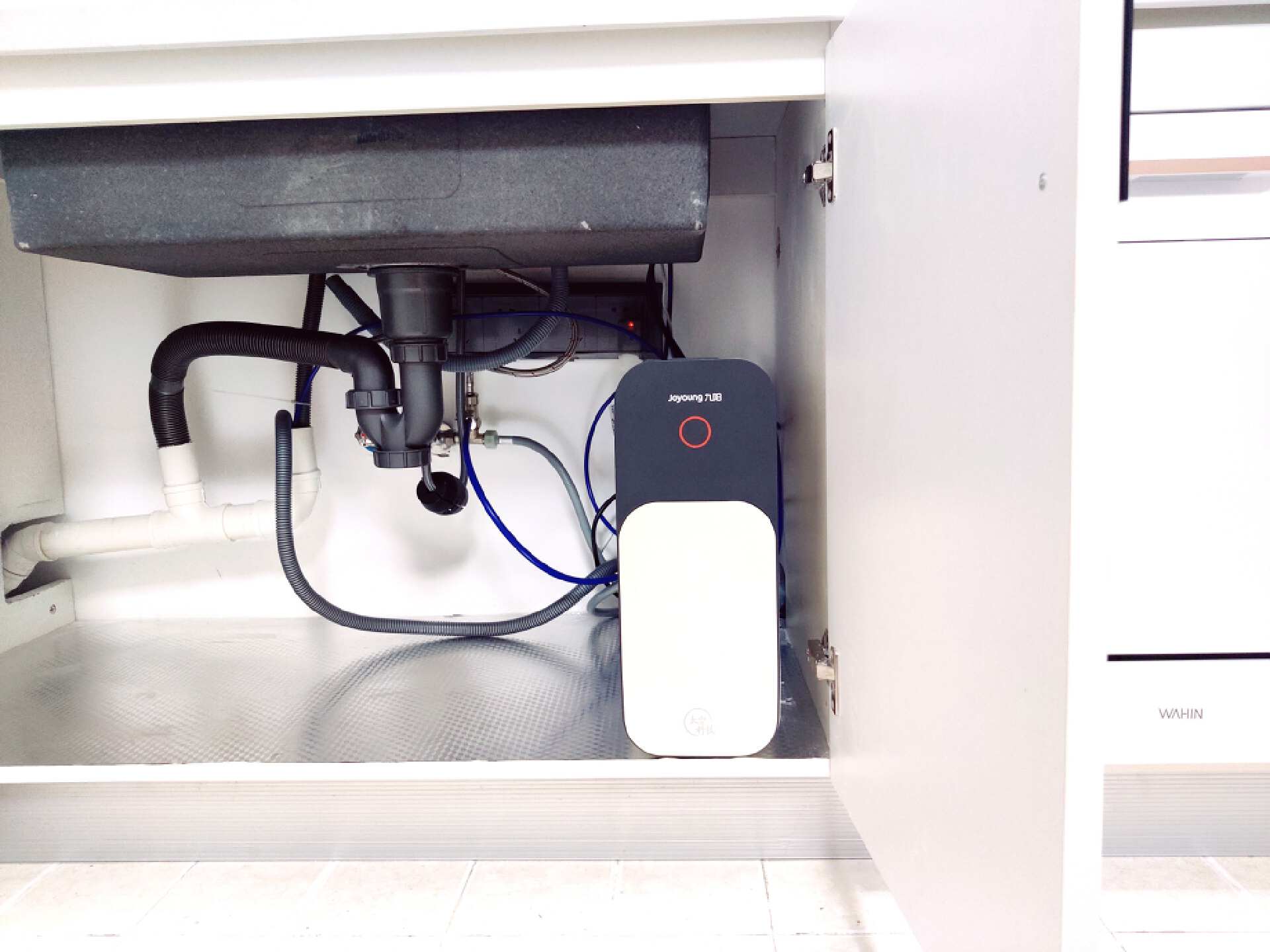 九阳热小净净水器最新款,九阳加热净水一体机r1和r3的区别