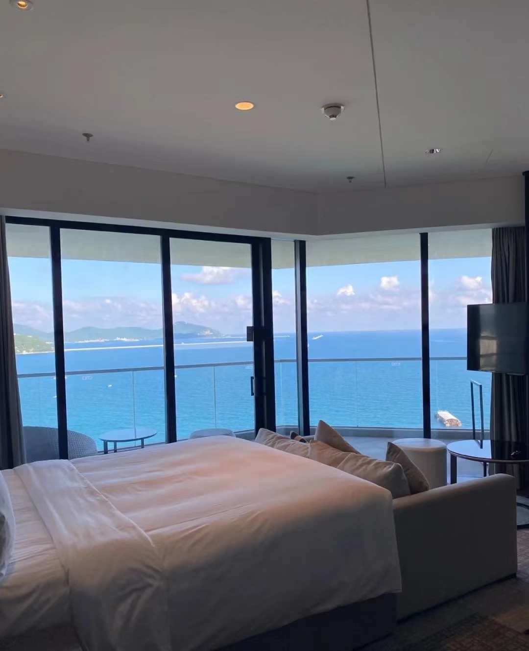 三亚一线海景房价,三线城市三亚房价为何赶超一线