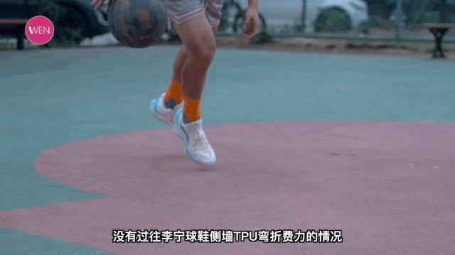 安踏轻狂4对比李宁闪击10哪个好,李宁音速10和安踏水花4哪个好