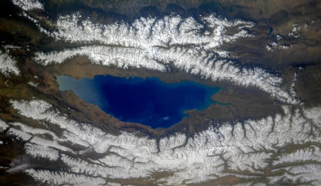 伊塞克湖的地理位置,伊塞克湖旅游