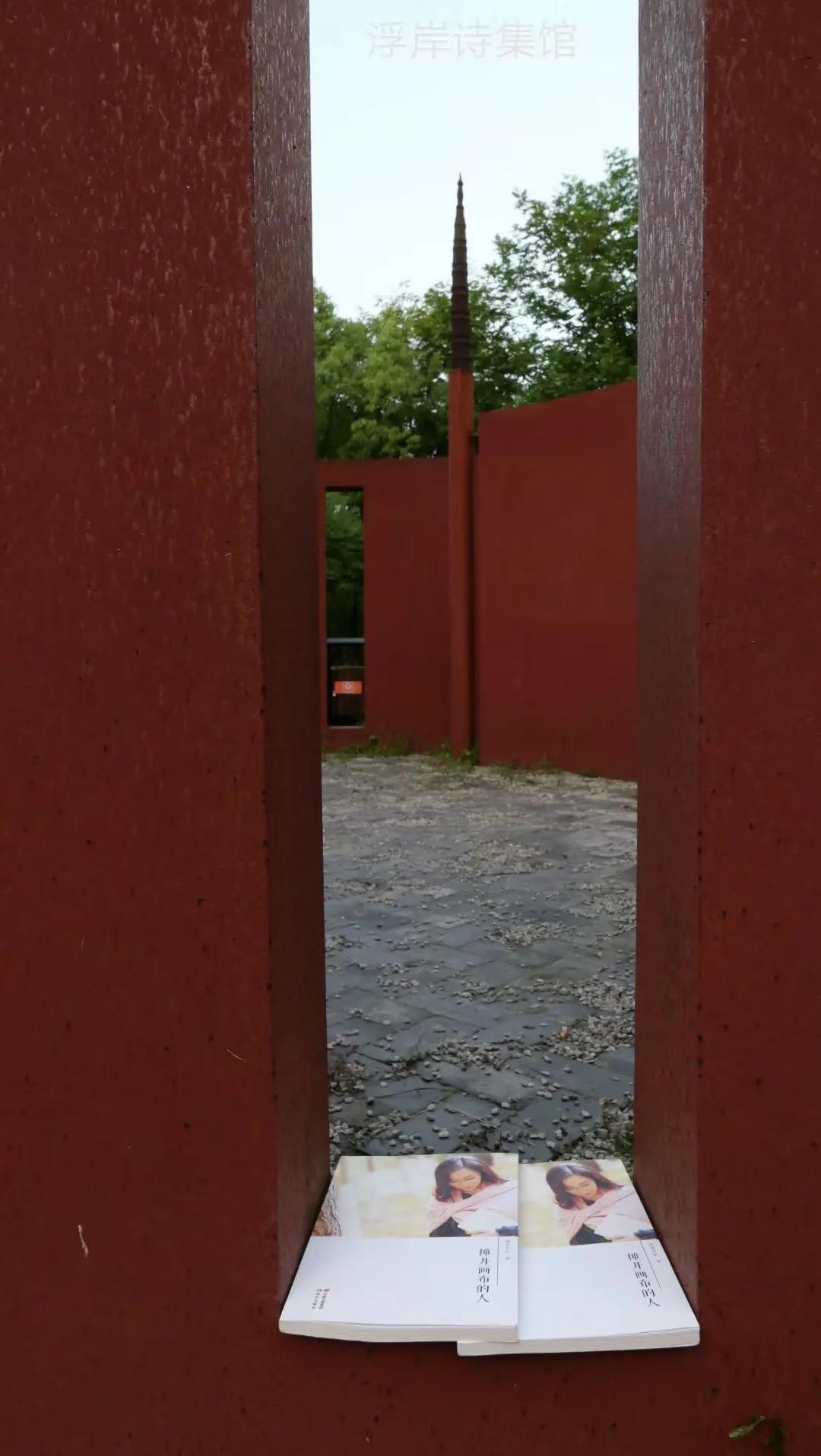 还有比著名女作家诗人胭脂茉莉妙笔下更有意境的新年吗？