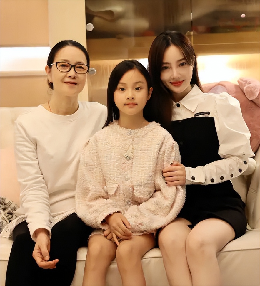 出轨家暴、车内拥吻、脚踏三条船,娱乐圈的“桃色大瓜”真精彩