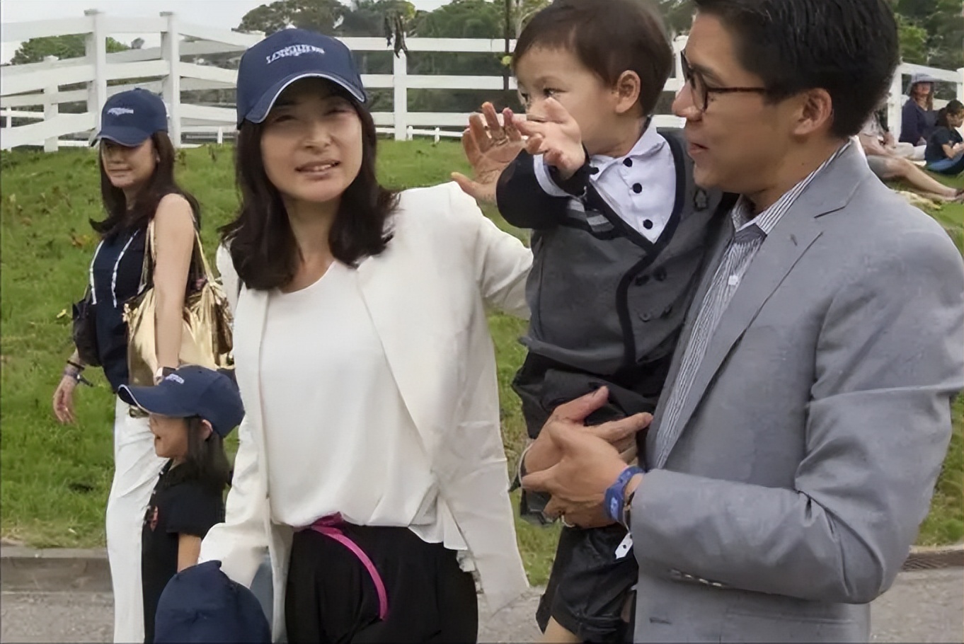 郭晶晶霍启刚最新消息出席晚宴,郭晶晶受伤霍启刚反应