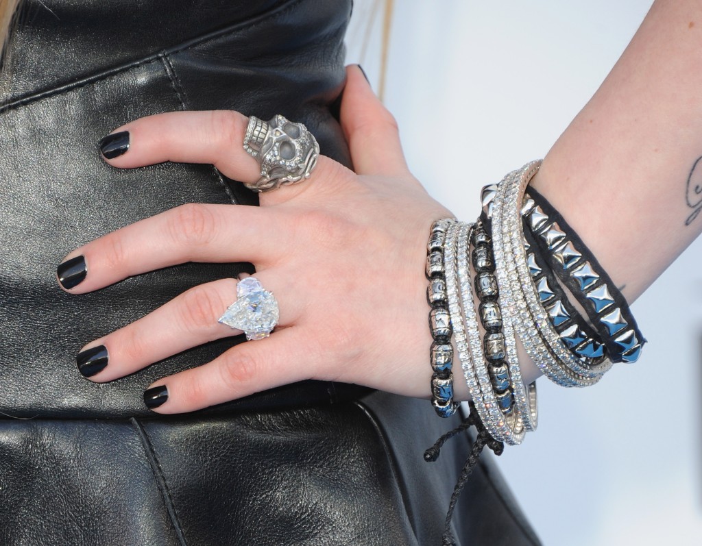 明星戴的都是什么钻戒啊,盘点里哪个女明星戴的钻戒最大