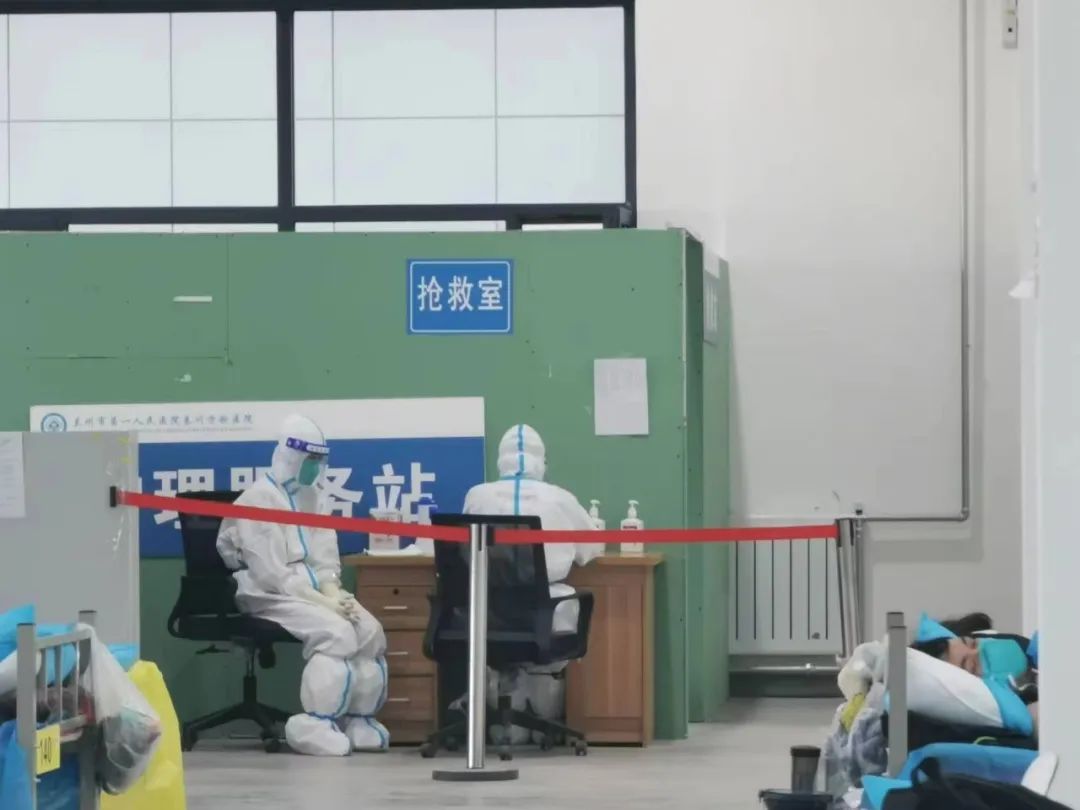 新冠儿童发烧7天了,新冠小孩发烧四天了一直反复发烧