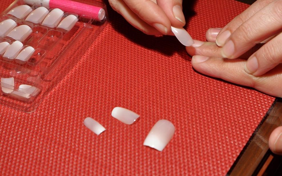 贵过买房？美甲店的生意正在流向“家用平替”