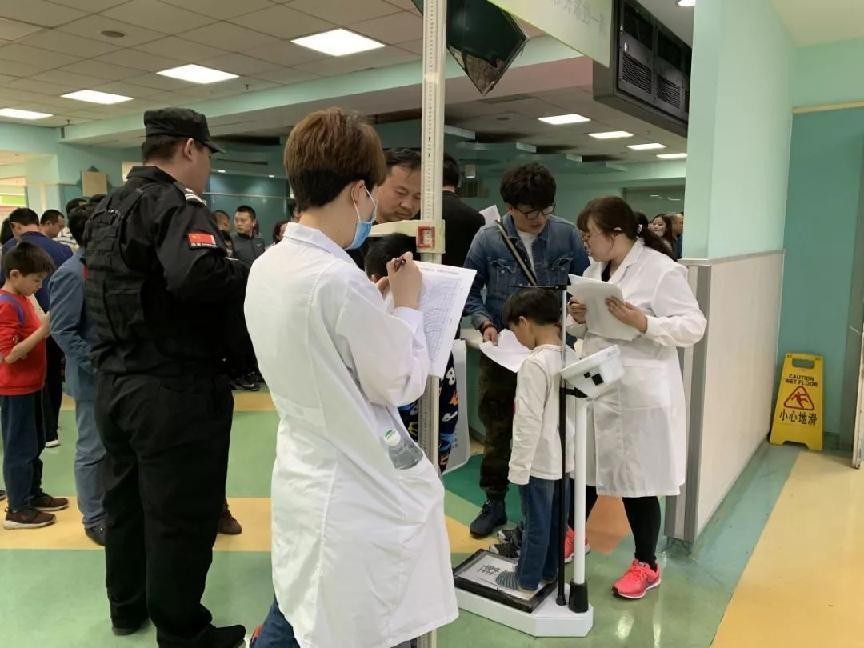 父母不高，孩子一定矮吗？远离3误区，谨记3诀窍，长高也不难