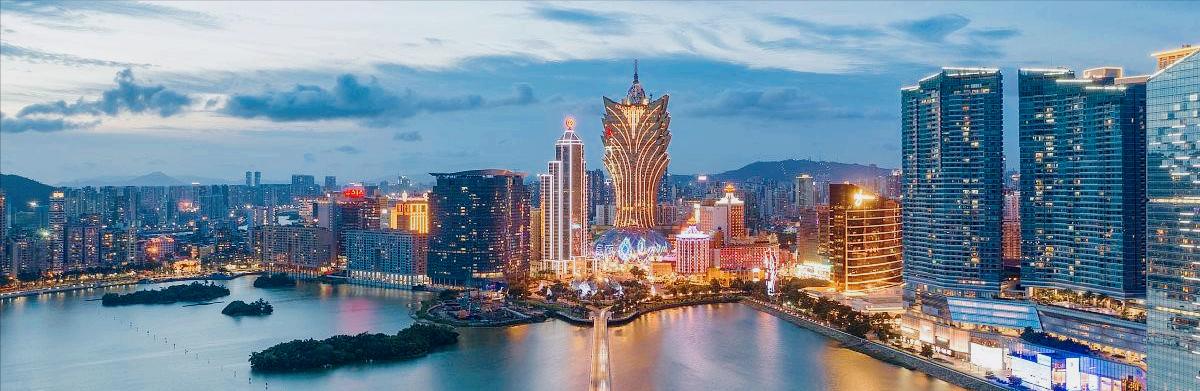 何超琼出席澳门美高梅,何超琼如何整治李嘉欣