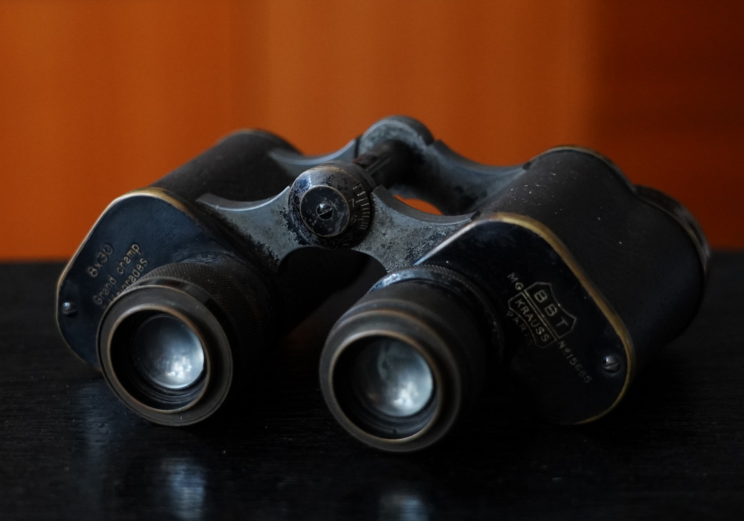 收藏了30年的望远镜,二战时期的军用高倍望远镜