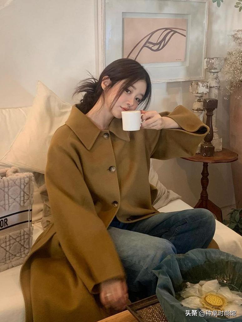 韩国小姐姐冬日穿搭,拜托冬天穿短袖