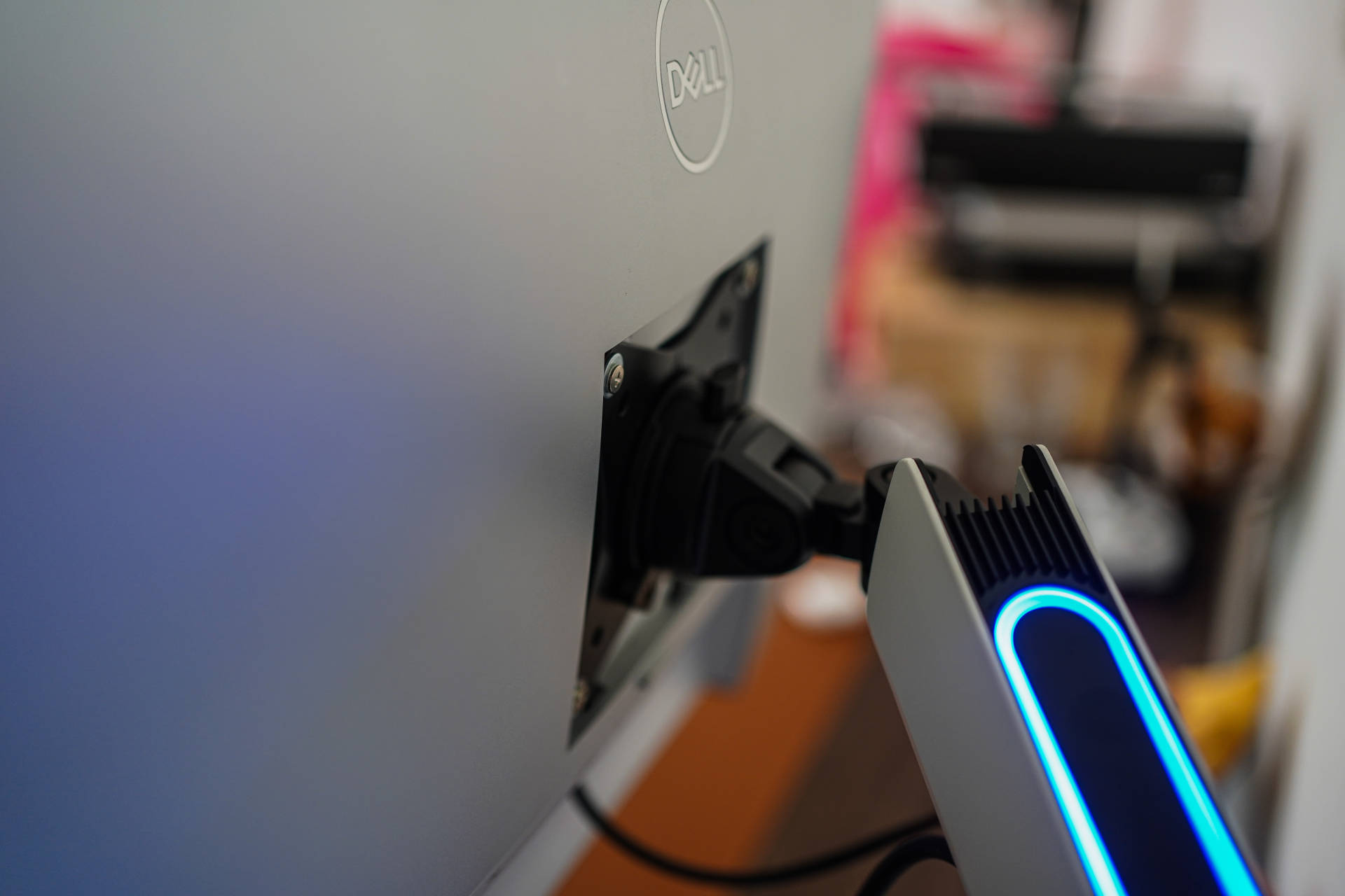 白天生产力晚上爱奇艺，八千字教你打造一键切换主题桌面