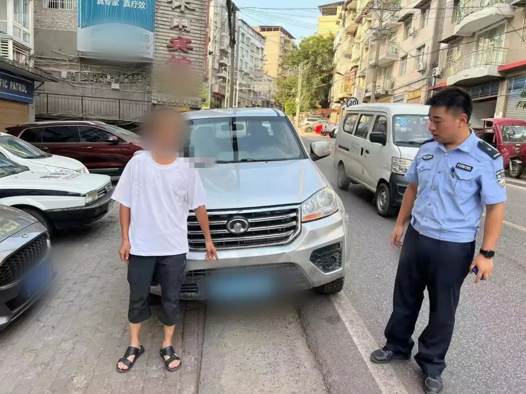 两辆违法大货车被交警查处,接到交警电话要求处理