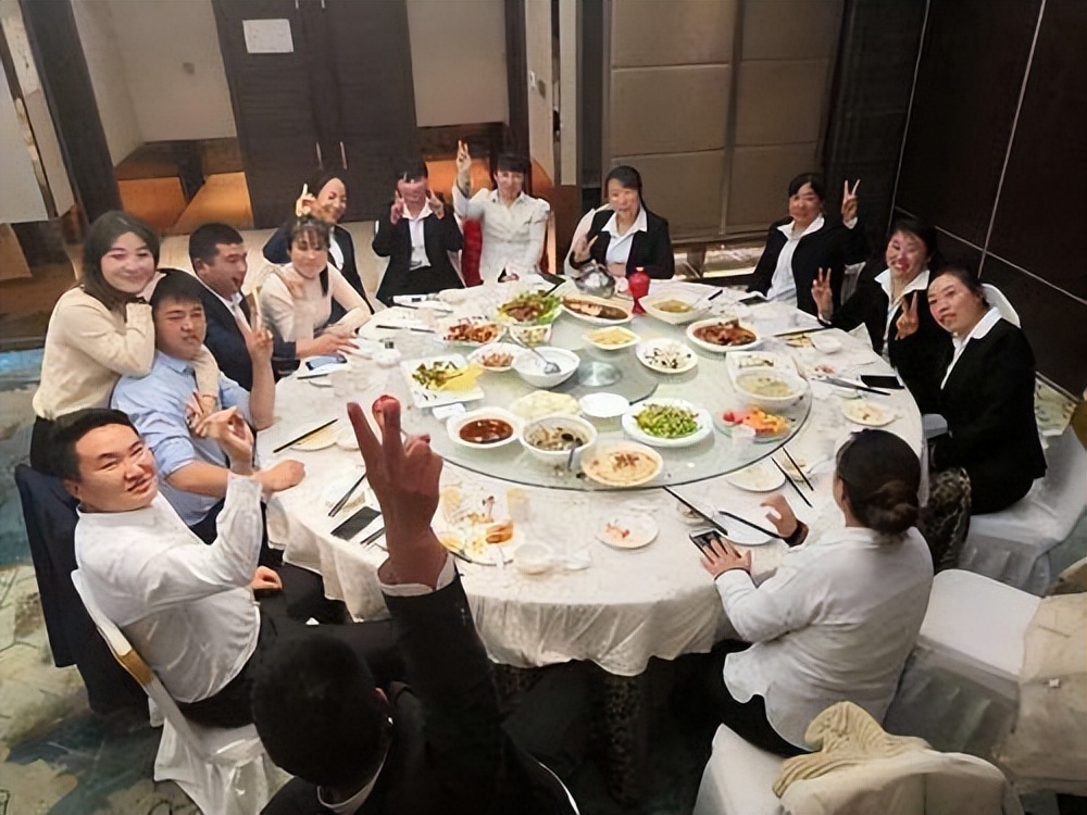 领导退休聚餐敬酒说什么话,领导退休酒桌上怎么说