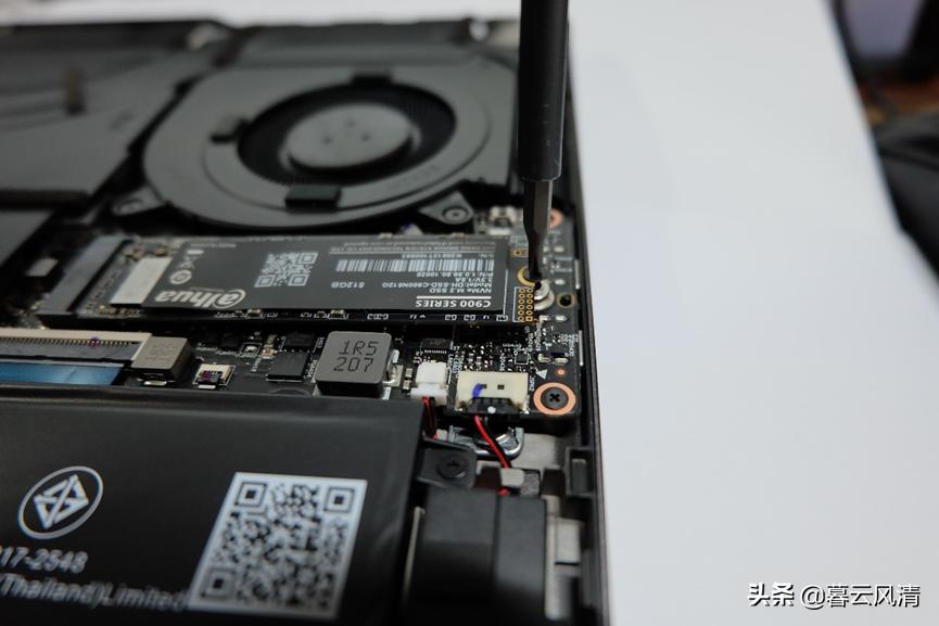 联想拯救者y9000拆机教程,联想拯救者y9000p2022款更换硬盘
