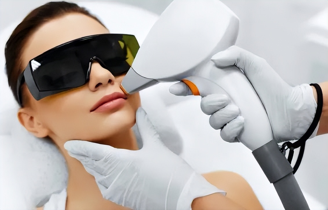 为什么有人没老年斑皮肤白,为什么40多岁就满脸老年斑