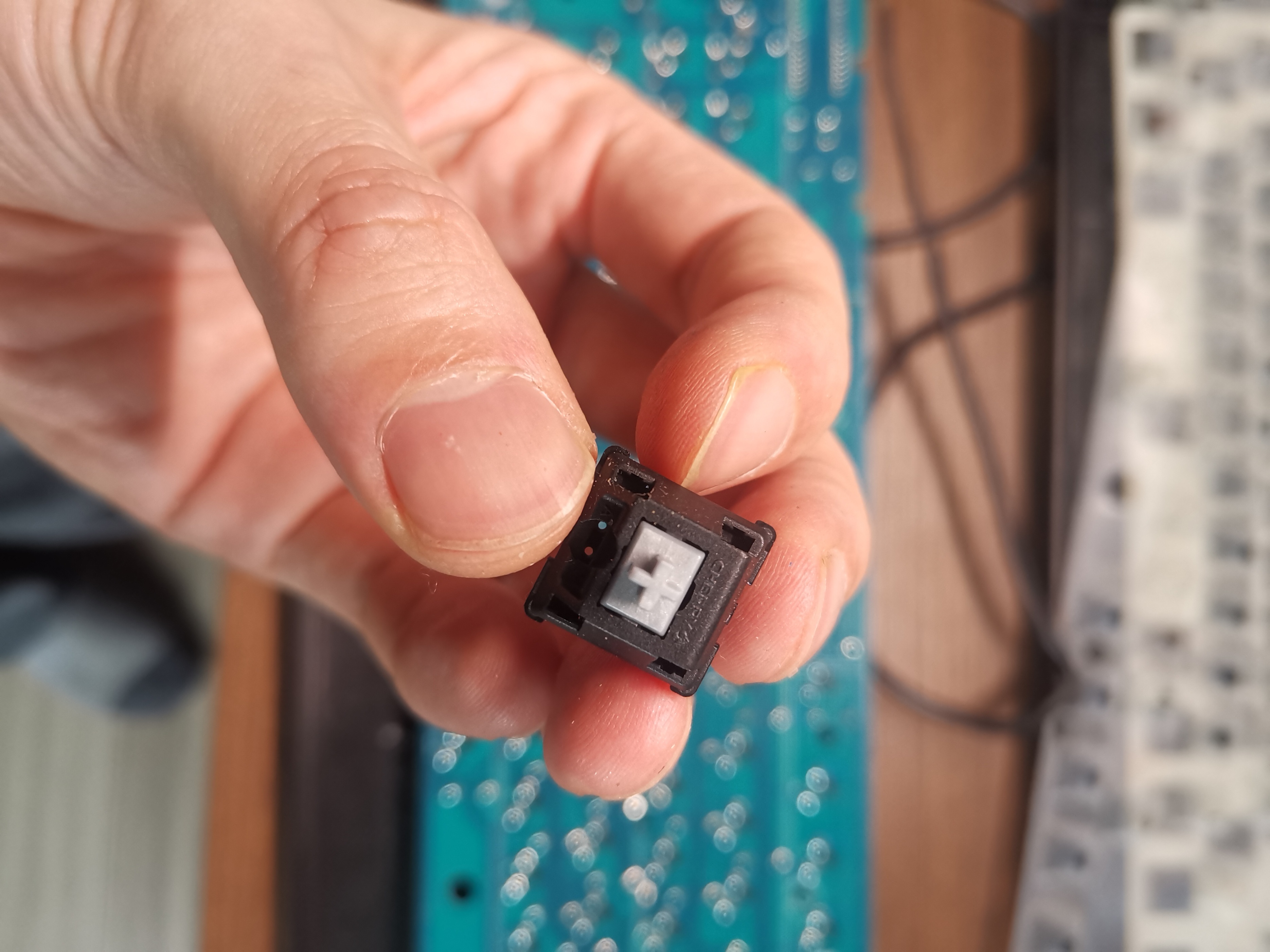 狼蛛鬼王104机械键盘怎么拆,键盘狼蛛f87pro侧刻换轴