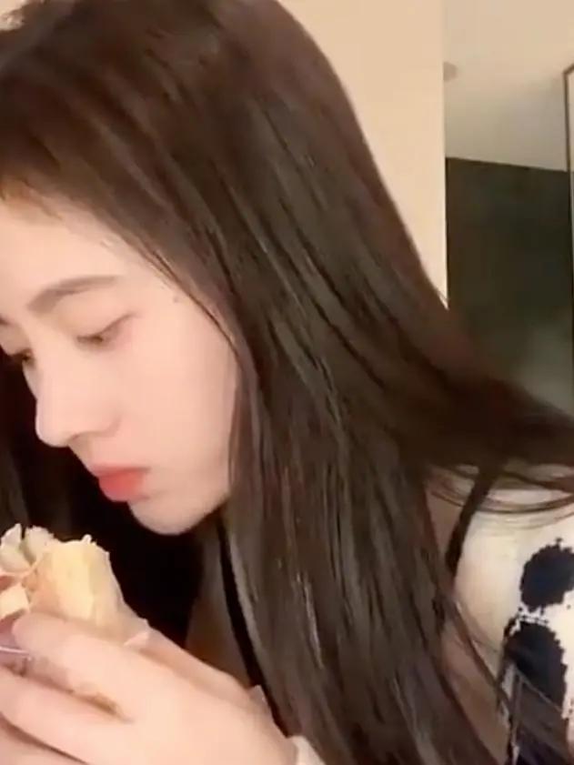 心机女孩鞠婧祎：被潘玮柏刁难拒绝王思聪求爱，整容遭贾玲内涵