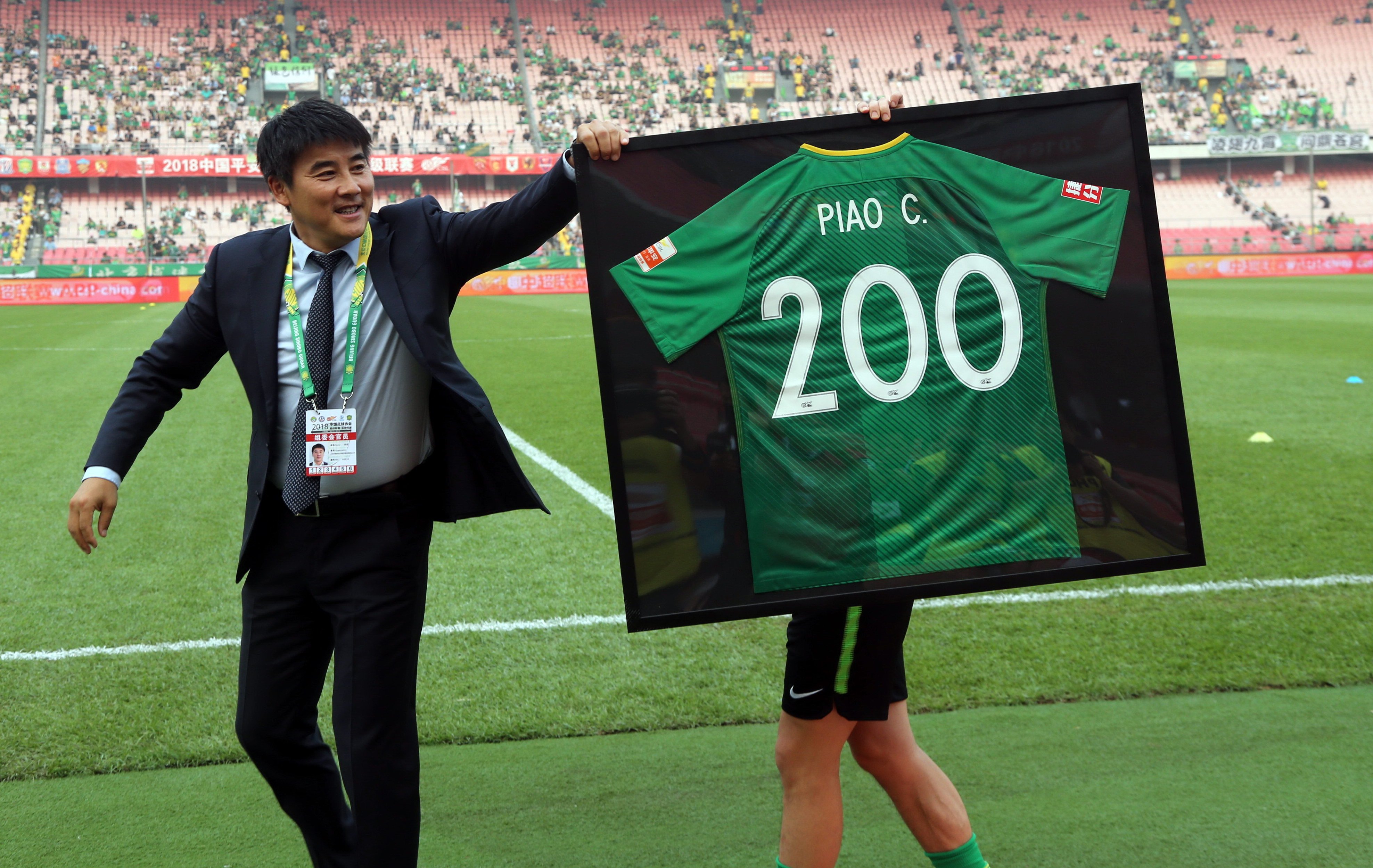 祸不单行！李明成为北京国安“背锅侠”，亲儿子旅欧踢球“伤退”