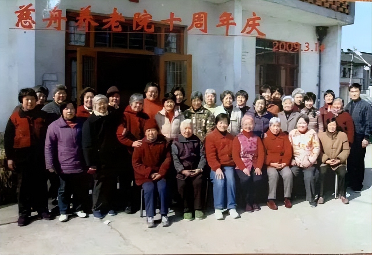 上海一群老人众筹买楼抱团养老,上海82岁老人卖掉房子租房养老