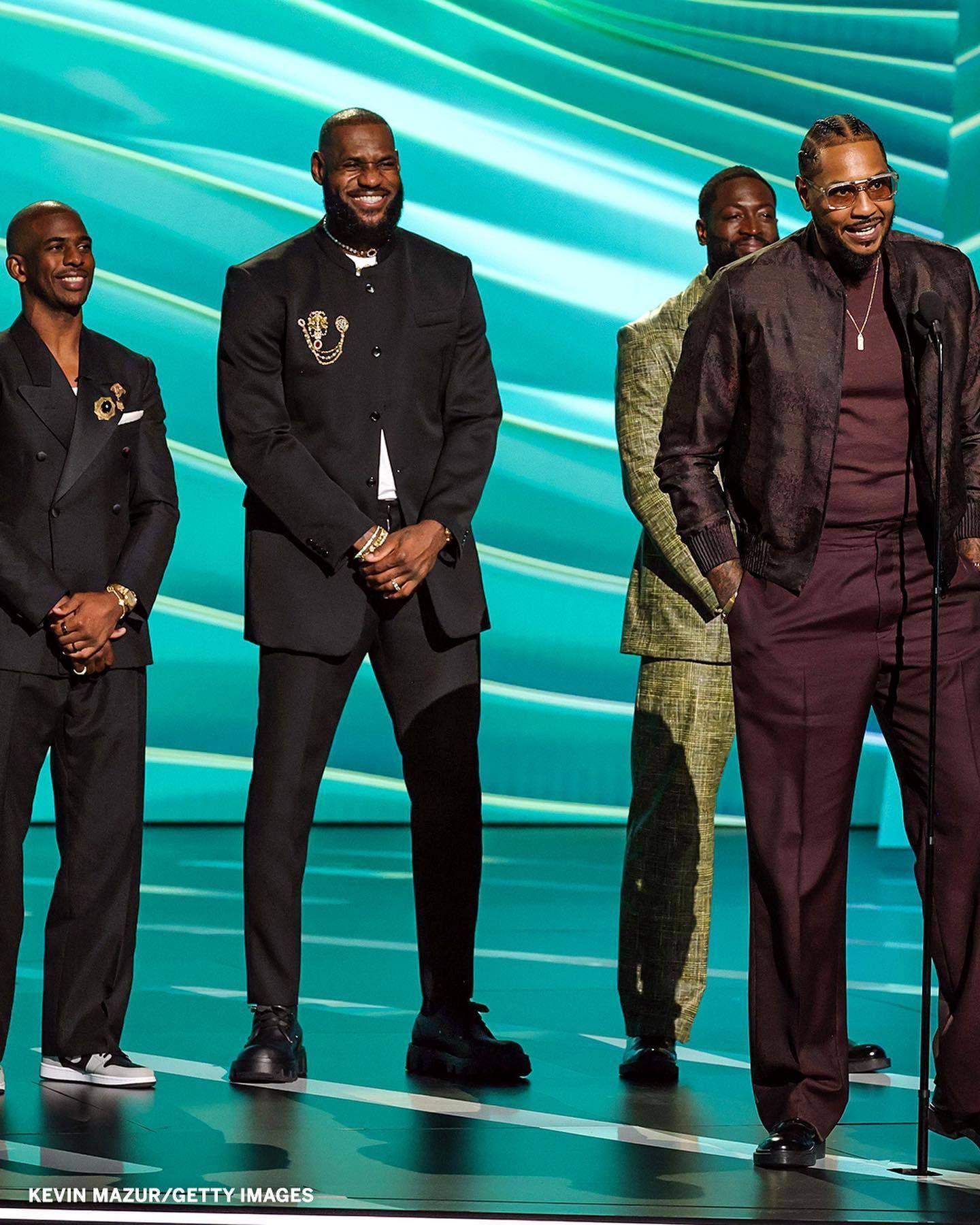 大佬!香蕉船兄弟ESPY颁奖重聚,安东尼致辞詹皇韦德保罗站着如喽啰