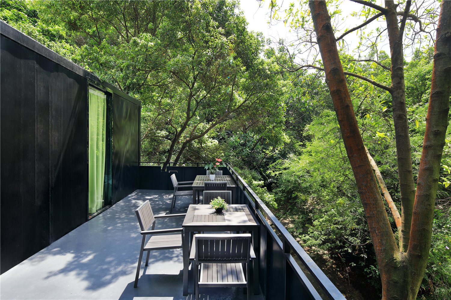 集装箱内的天地：东莞橙果传媒办公室/间外建筑工作室