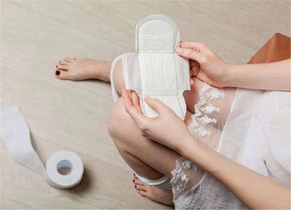 女孩第一次月经最佳年龄,女孩第一次例假最佳年龄是几岁