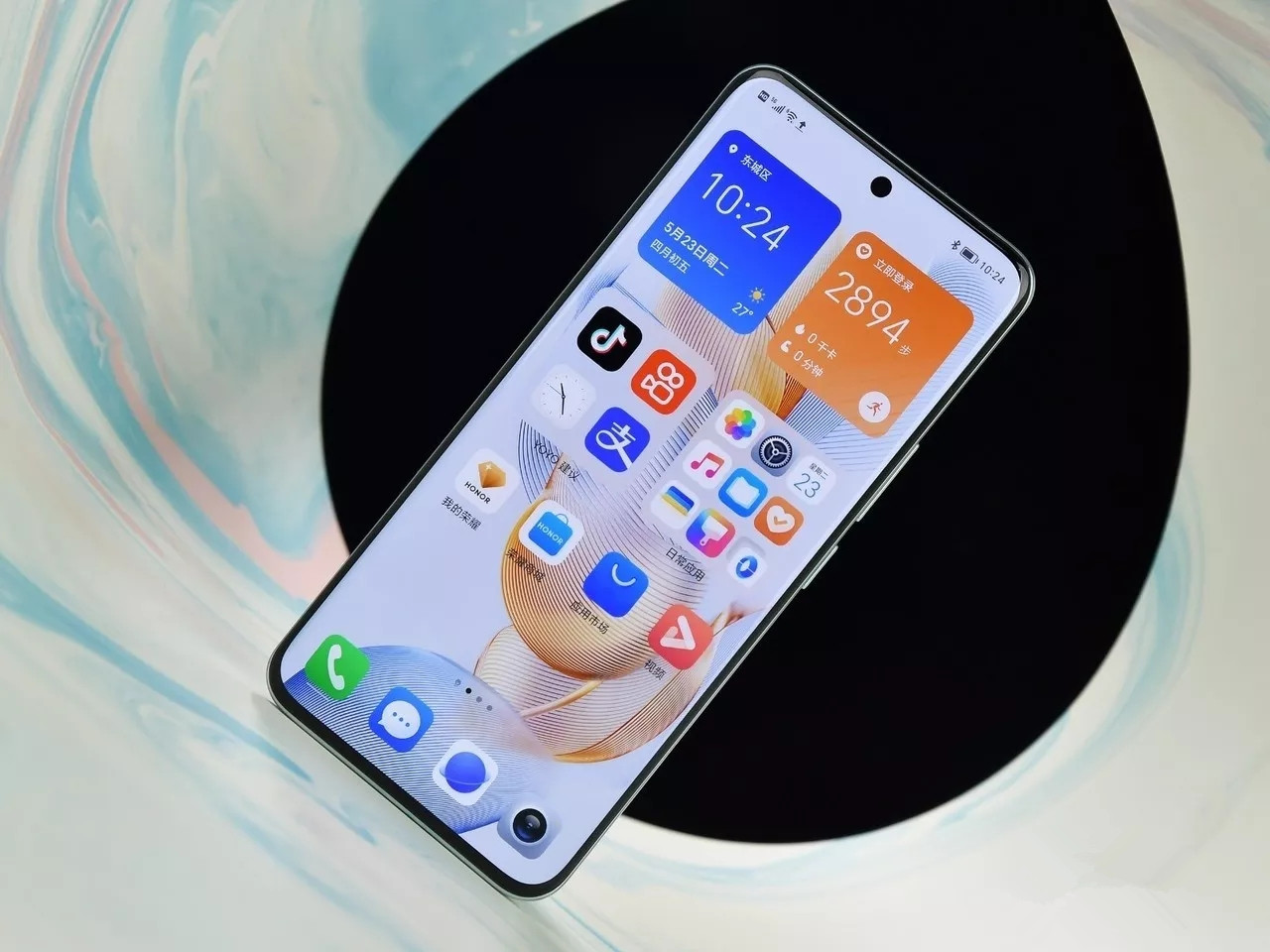 3840赫兹+2亿+16G，同价位第一名仅2499元，连iPhone14也自叹不如