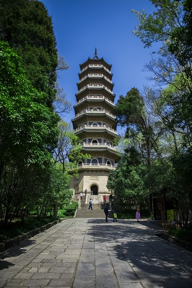 南京这座千年古刹，曾让朱元璋无可奈何，如今却成了网红打卡之地