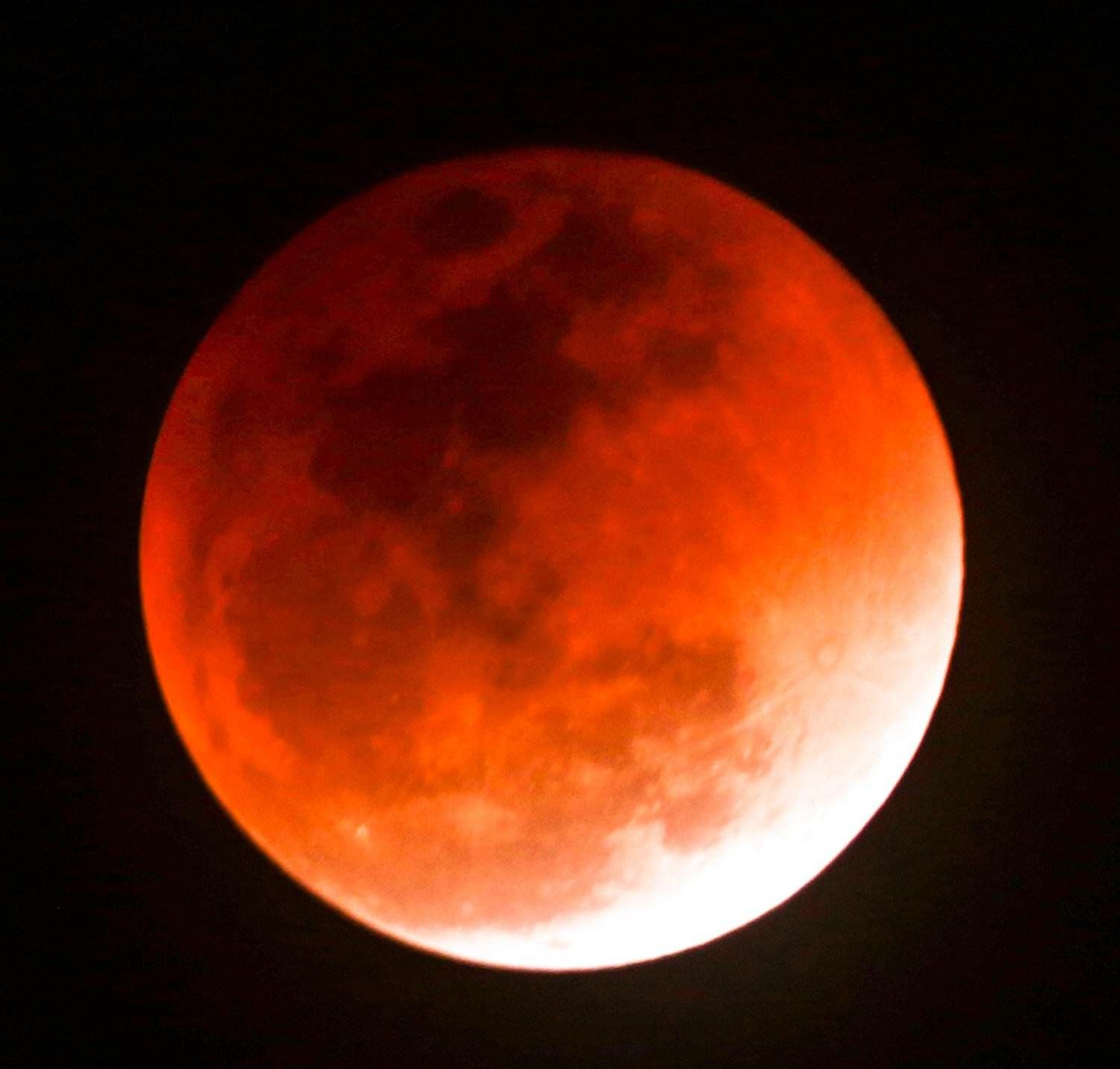 月食发生时哪边先亏,造成月食现象的原因是