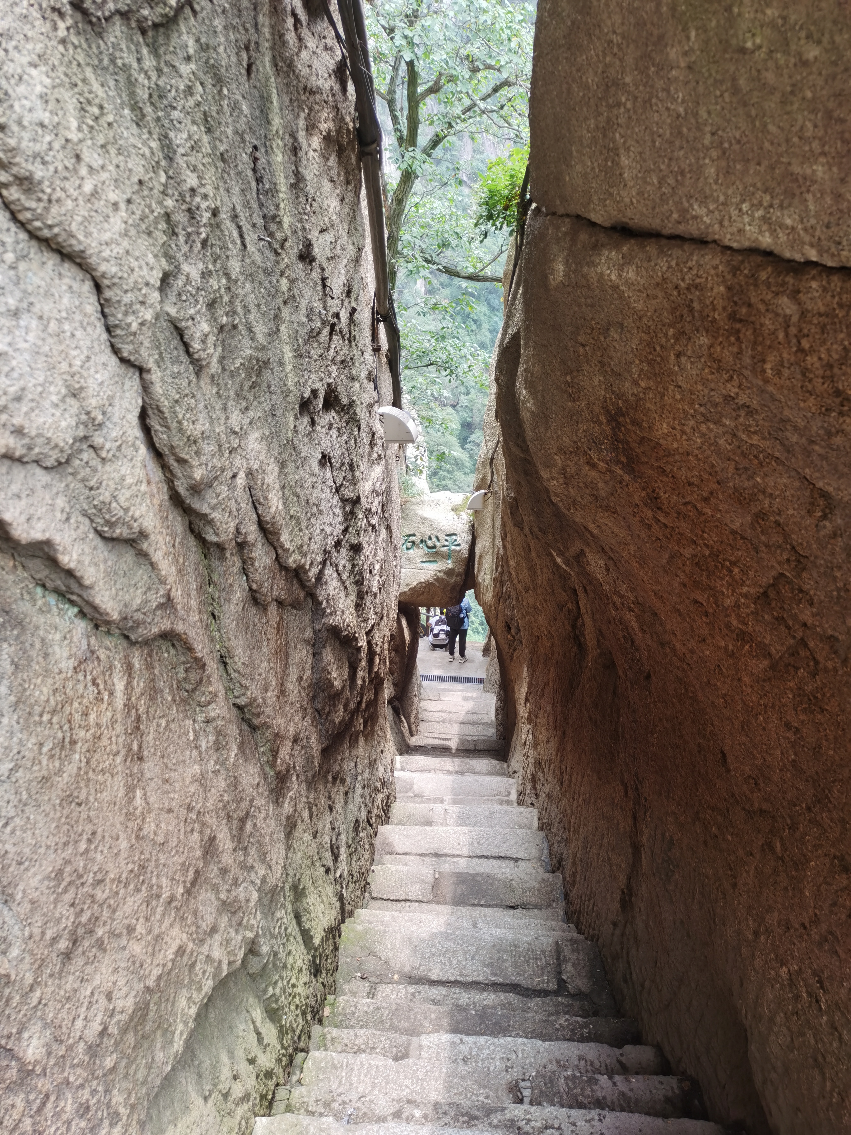 徒步华山悲惨场景,徒步华山要过哪些景观