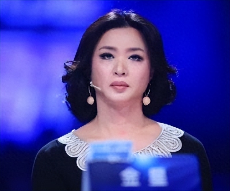 54岁金星重回男儿身现身机场,55岁金星重回男儿身了吗