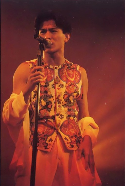 华晨宇刘德华开演唱会，刘德华用实际行动诠释谁是华语乐坛之神