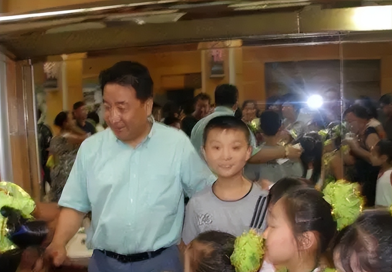 姜昆收养,1998年姜昆