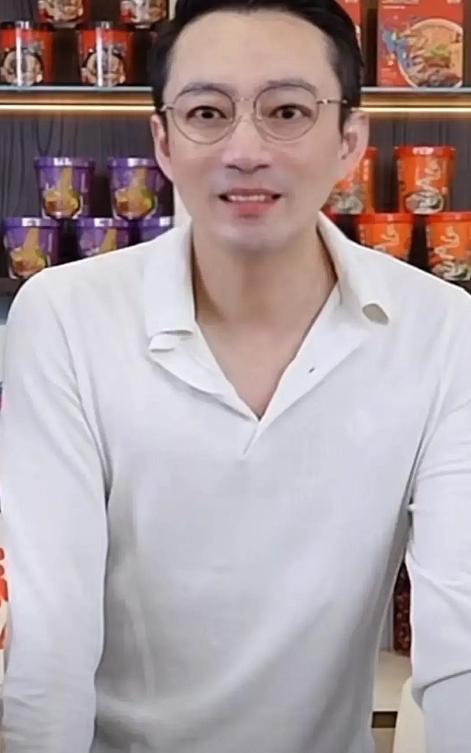 汪小菲与葛斯齐同框直播解析,汪小菲最新消息憔悴