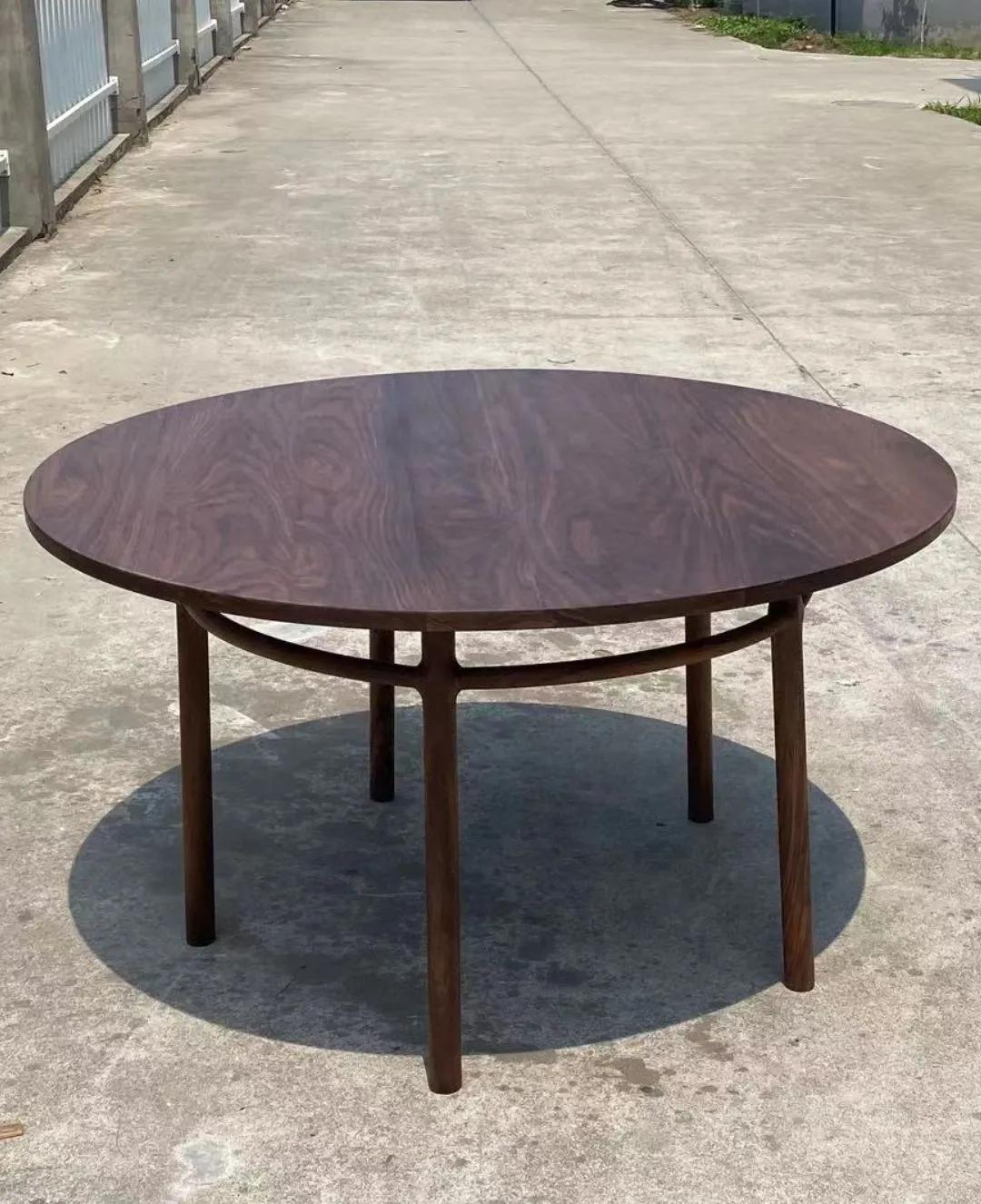 长条餐桌与餐椅需要留多宽距离,2.4米圆餐桌配多少餐椅